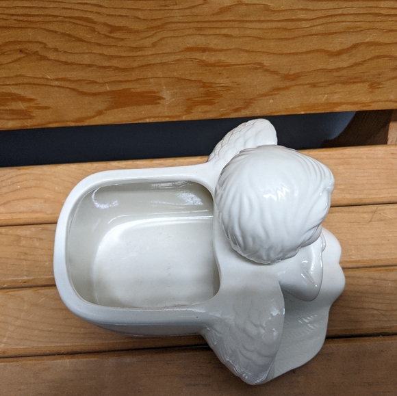 Planter Ceramic Winged Cherub Angle Planter With Dove cream color - Picture 6 of 7